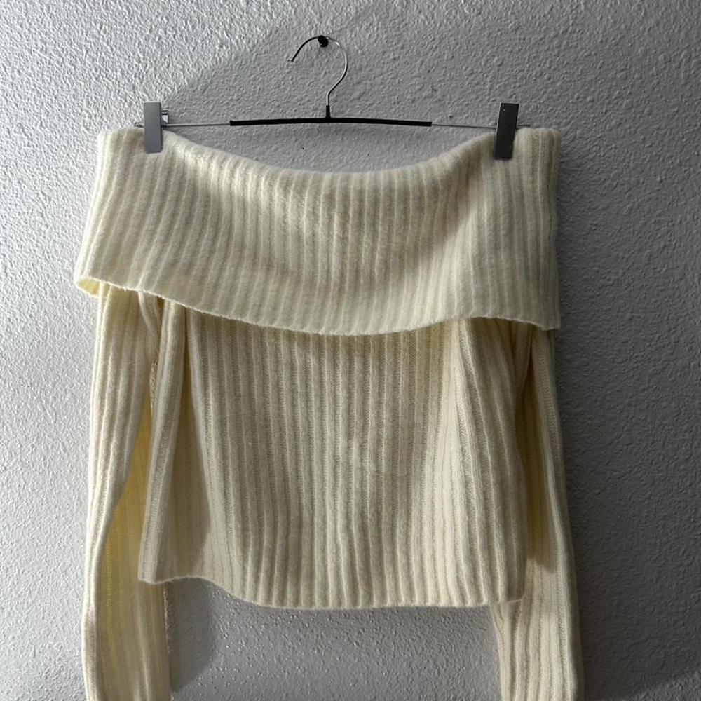 Abercrombie & Fitch Ivory Off-Shoulder Sweater